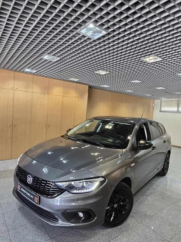 Cinzento Usado 2020 Fiat Tipo | € 9.990 (Preço justo) - Imagem 1/4