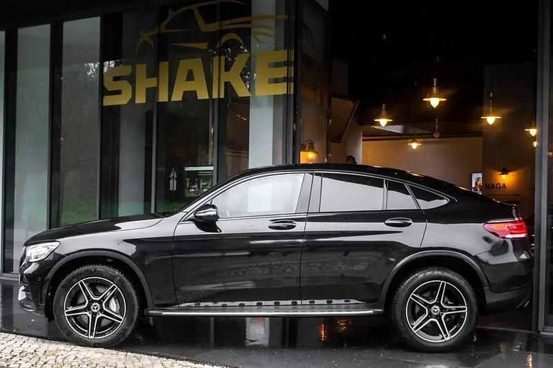 Usado Mercedes GLC300e AMG line 319 HP (234 kW) 2022 Cinza antracite Coupé