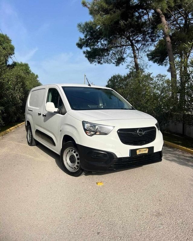 Branco Usado 2021 Opel Combo Monovolume | € 16.400 (Preço elevado) - Imagem 1/4