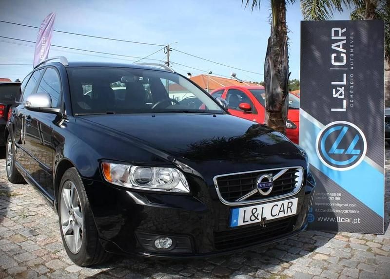 Usado Volvo V50 115 HP (84 kW) 2011 Preto Carrinha