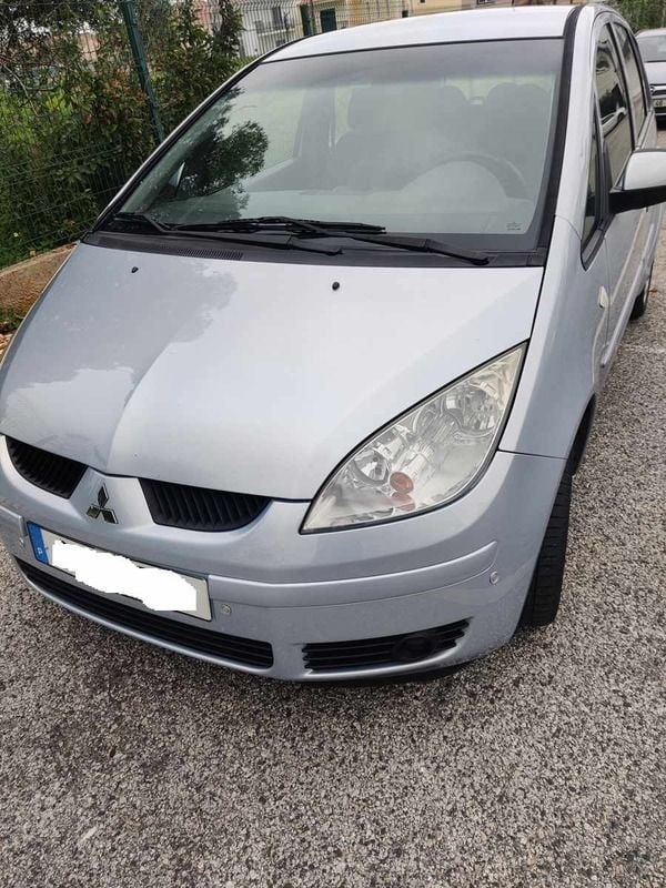 Azul Usado 2005 Mitsubishi Colt Sedan | € 6.250 (Caro) - Imagem 1/4