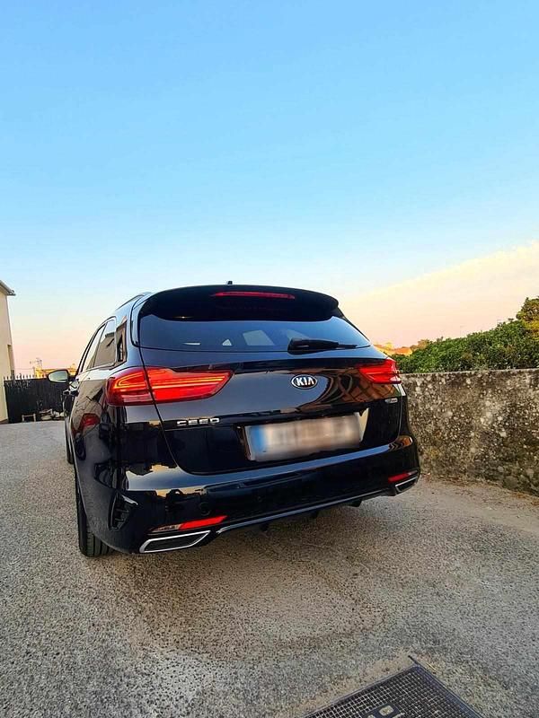 Usado Kia Ceed 141 HP (103 kW) 2022 Preto Citadino