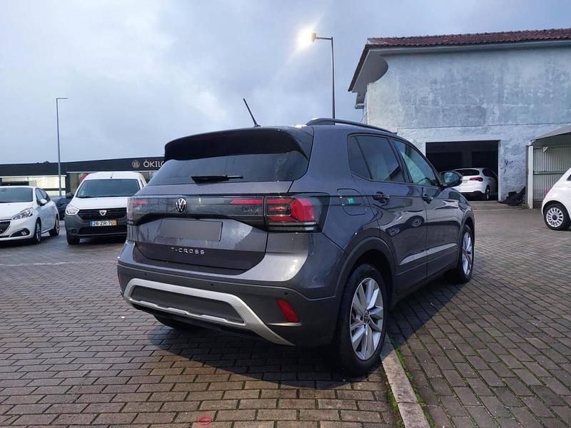 Usado VW T-Cross 116 HP (85 kW) 2024 Cinza SUV