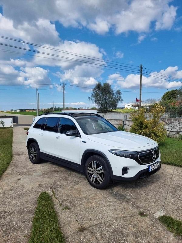 Branco Usado 2022 Mercedes EQB300 SUV | € 38.000 - Imagem 1/4