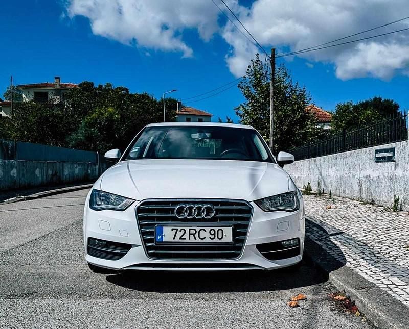 Branco Usado 2016 Audi A3 Attraction Sedan | € 14.350 - Imagem 1/4