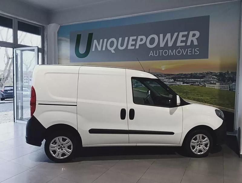 Usado Fiat Doblò Easy 95 HP (69 kW) 2021 Branco Monovolume