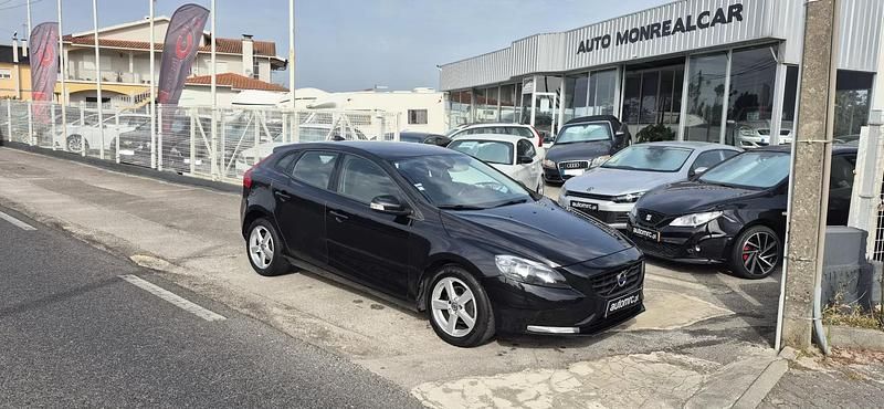 Preto Usado 2015 Volvo V40 Momentum Carrinha | € 13.400 (Preço elevado) - Imagem 1/4