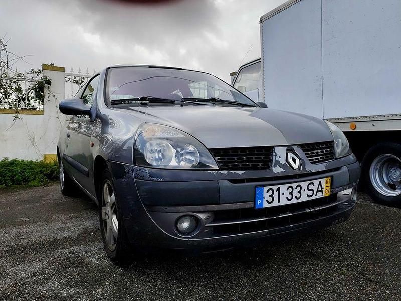 Usado Renault Clio II 75 HP (55 kW) 2001