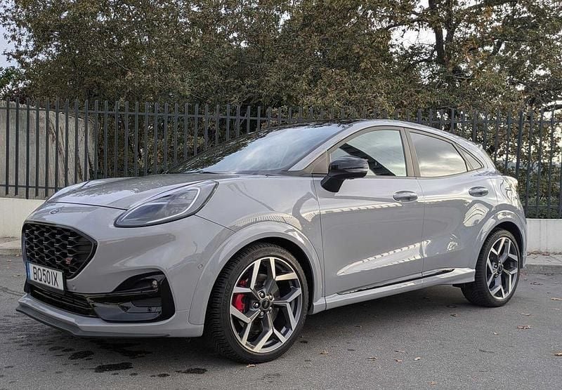 Cinzento Usado 2020 Ford Puma Gen-E ST Sedan | € 22.750 (Bom preço) - Imagem 1/4