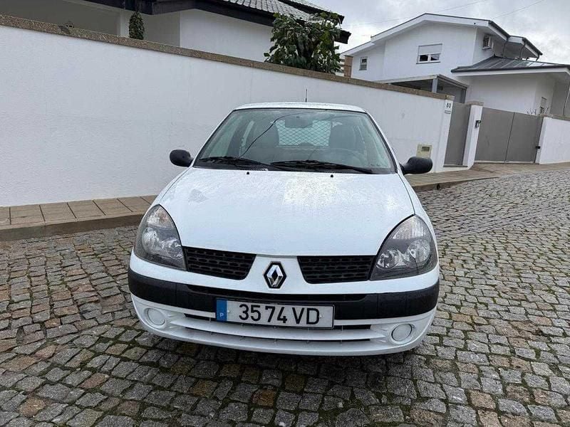 Usado Renault Clio II 65 HP (47 kW) 2003 Branco
