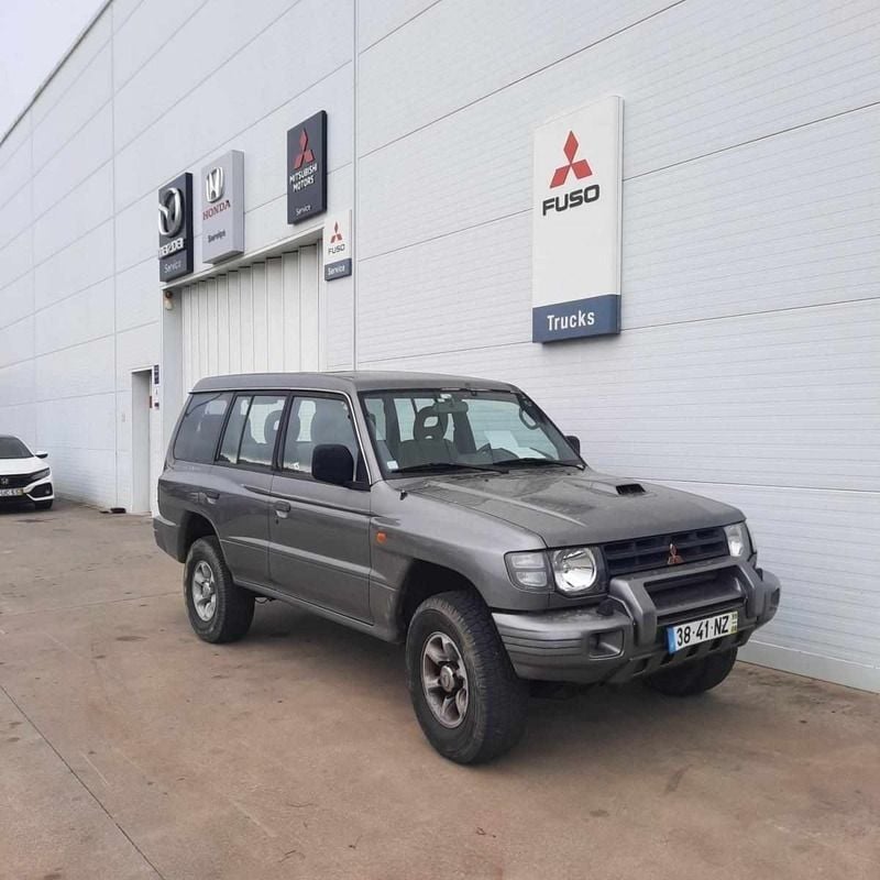 Cinzento Usado 1999 Mitsubishi Pajero SUV | € 12.500 (Super Preço) - Imagem 1/4