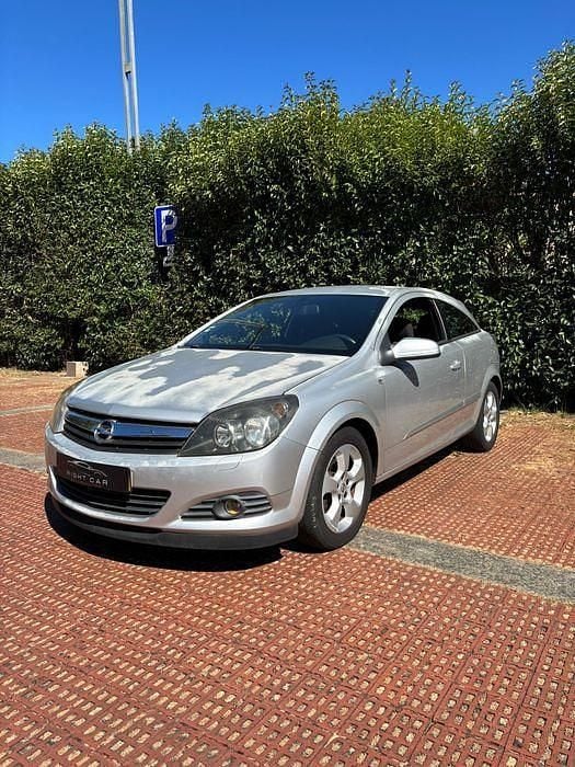 Usado 2005 Opel Astra GTC Coupé | € 2.990 - Imagem 1/4