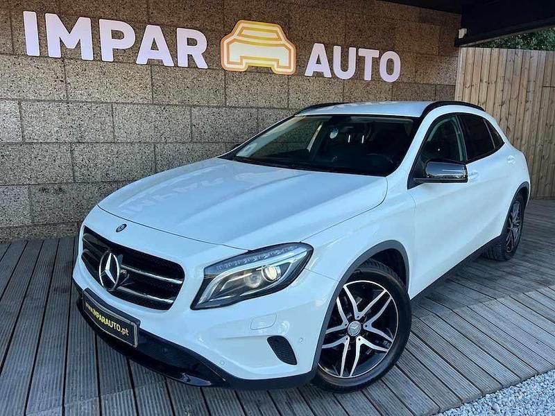 Branco Usado 2016 Mercedes 180 Sedan | € 18.990 (Preço justo) - Imagem 1/4