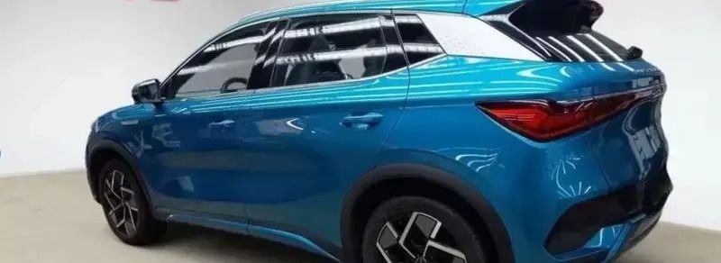 Azul Usado 2023 BYD Atto 3 Comfort SUV | € 31.490 (Preço elevado) - Imagem 1/3