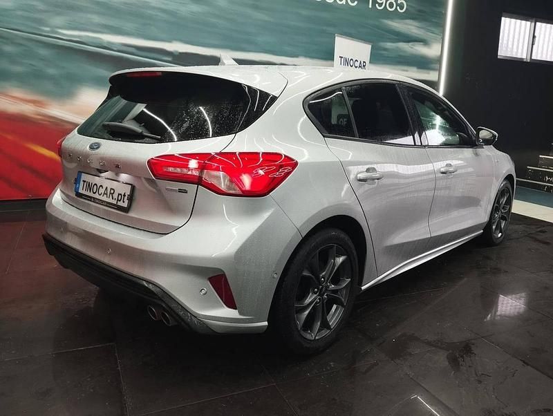 Usado Ford Focus 125 HP (91 kW) 2022 Cinzento