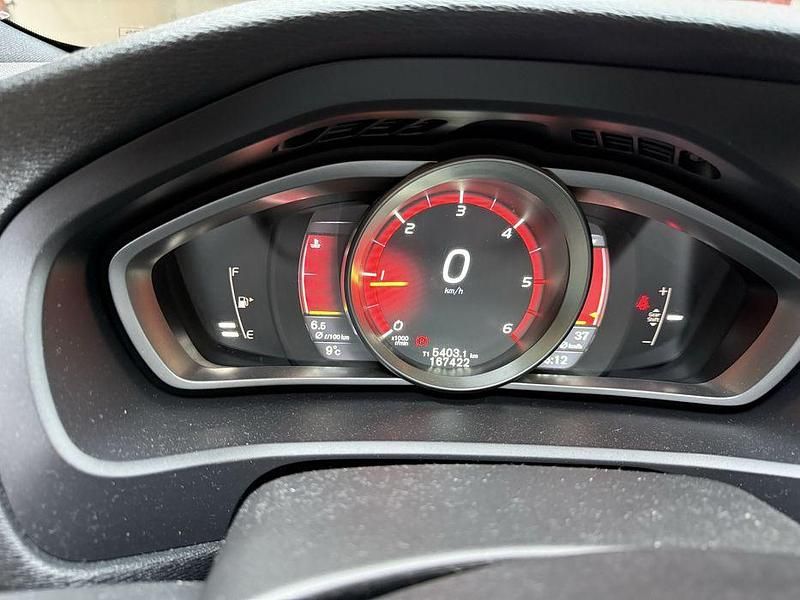 Usado Volvo V40 R-Design 120 HP (88 kW) 2015 Sedan