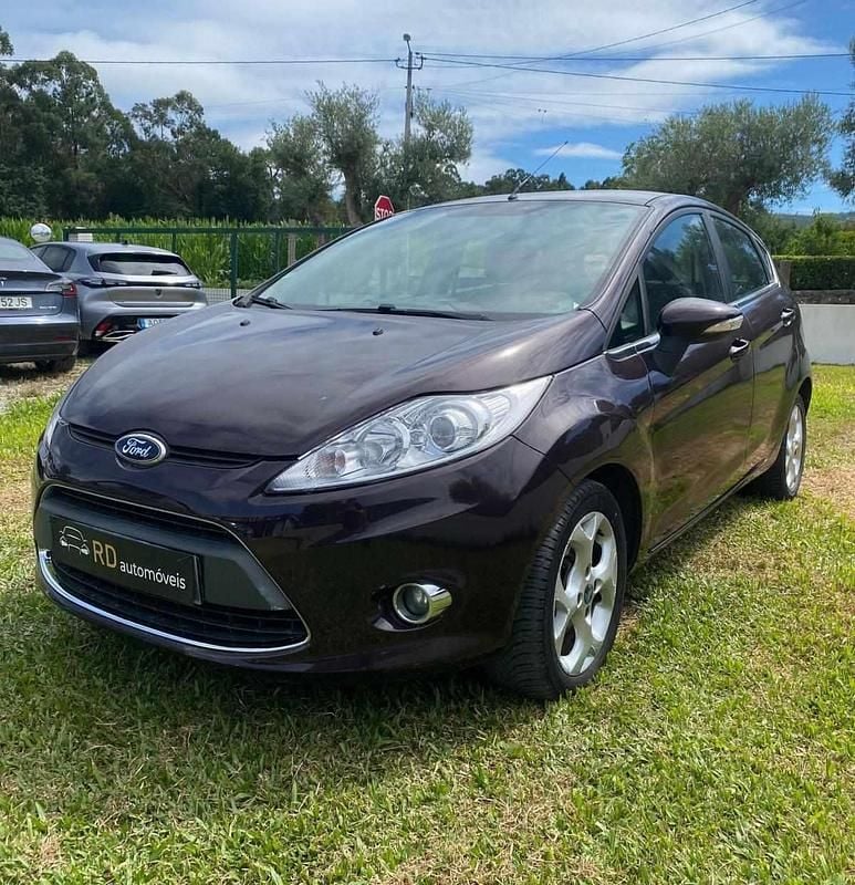 Vermelho Usado 2010 Ford Fiesta Titanium Citadino | € 8.500 - Imagem 1/4