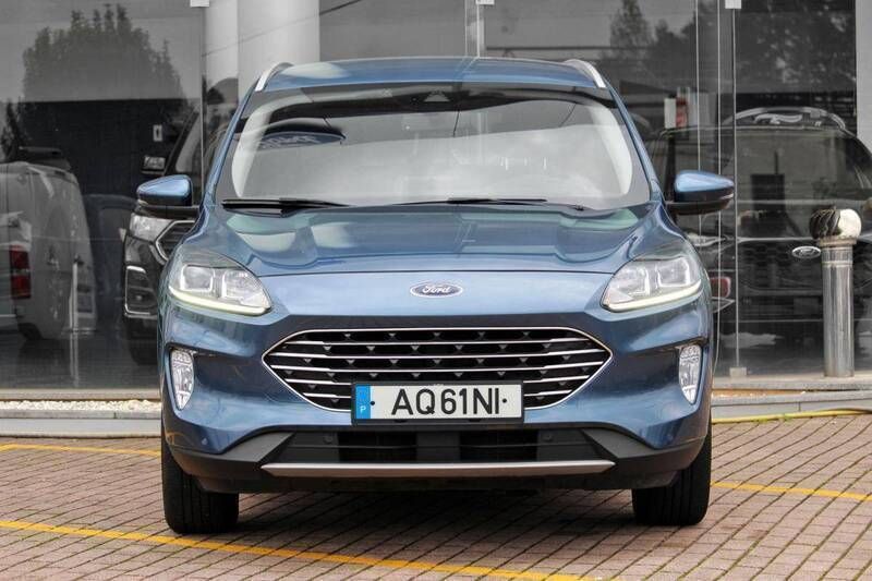 Usado Ford Kuga Titanium 120 HP (88 kW) 2022 Azul SUV
