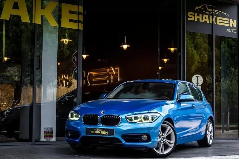 Azul Usado 2018 BMW 118 Luxury Line Citadino | € 18.990 (Preço justo) - Imagem 1/4