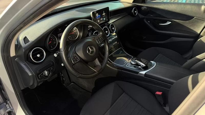 Usado Mercedes C200 Avantgarde 136 HP (100 kW) 2015 Cinza prata Carrinha