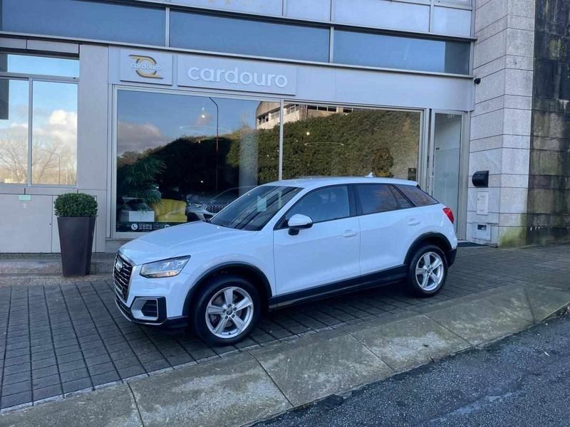 Branco cinzento, preto Usado 2017 Audi Q2 Sport SUV | € 24.900 (Preço elevado) - Imagem 1/4