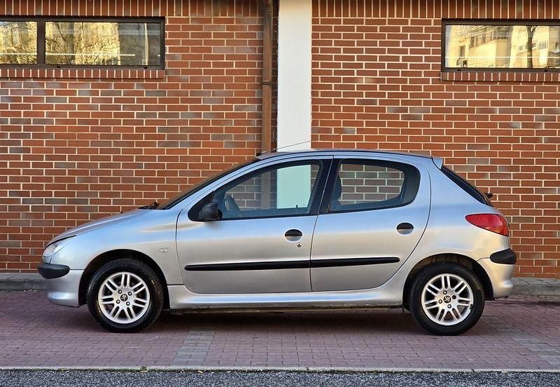 Usado Peugeot 206 60 HP (44 kW) 2000 Sedan
