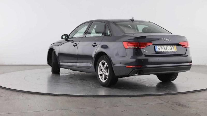 Usado Audi A4 150 HP (110 kW) 2019 Cinzento Sedan