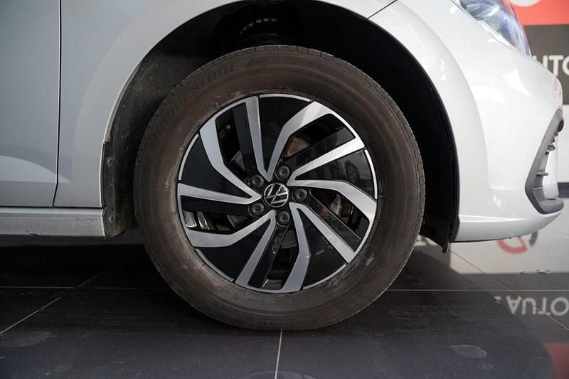 Usado VW Polo Life 95 HP (69 kW) 2022 Cinzento Citadino