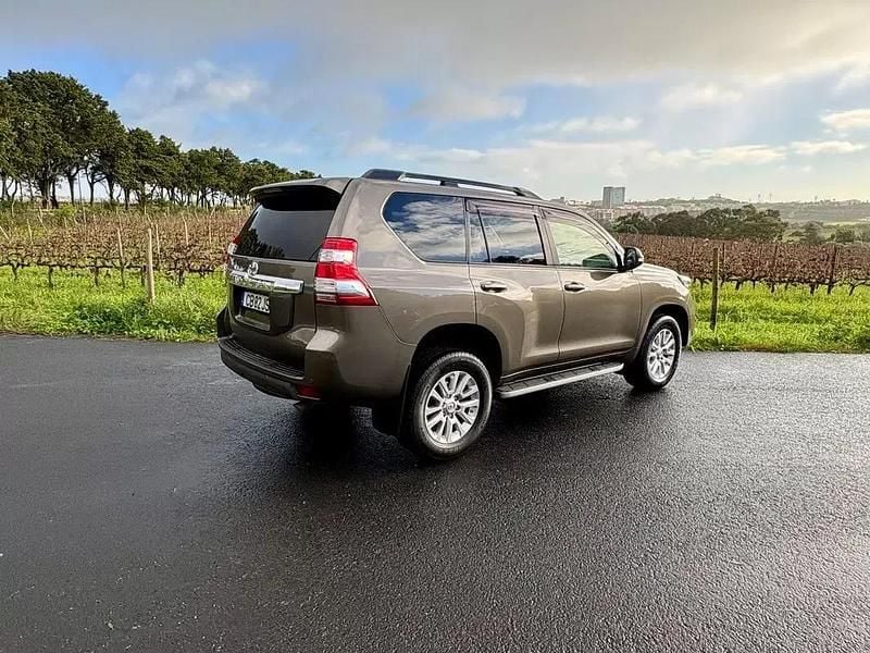 Usado Toyota Land Cruiser 177 HP (130 kW) 2015 Castanho SUV