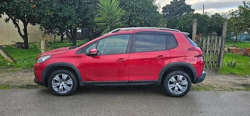 Usado Peugeot 2008 Signature Sky 102 HP (75 kW) 2019 Vermelho SUV