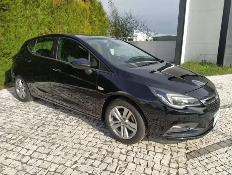Usado Opel Astra Business Edition 136 HP (100 kW) 2018 Preto Citadino