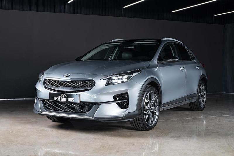 Cinza Usado 2019 Kia XCeed SUV | € 17.900 - Imagem 1/4