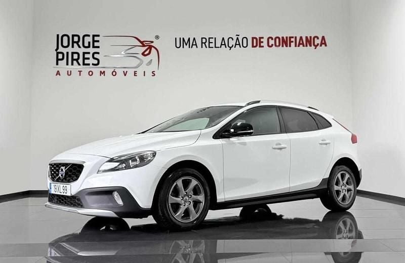 Branco Usado 2014 Volvo V40 Citadino | € 11.990 (Preço justo) - Imagem 1/4