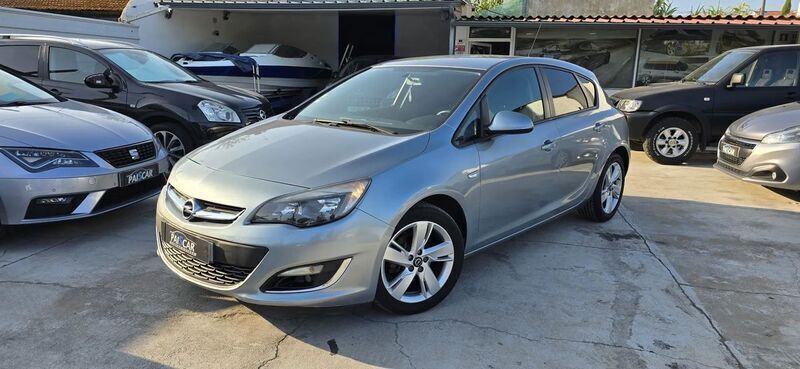 Cinzento Usado 2013 Opel Astra Executive | € 7.990 (Preço justo) - Imagem 1/4