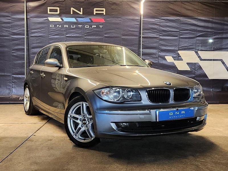 Cinza Usado 2009 BMW 118 Citadino | € 9.990 (Preço justo) - Imagem 1/4