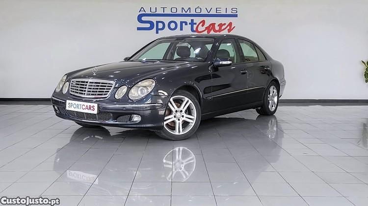 Usado Mercedes E220 Avantgarde 150 HP (110 kW) 2005 Preto Sedan