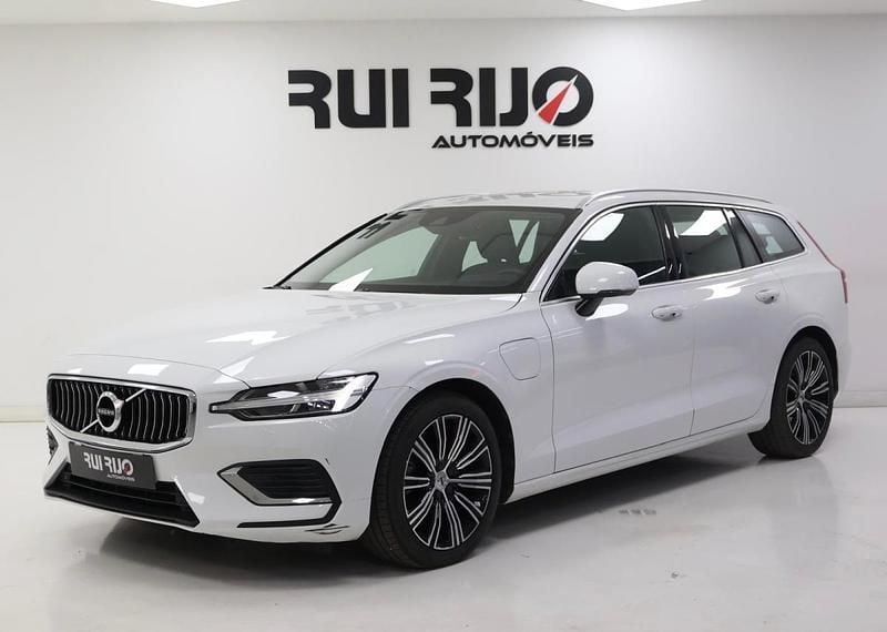 Branco Usado 2021 Volvo V60 Carrinha | € 31.500 (Bom preço) - Imagem 1/4