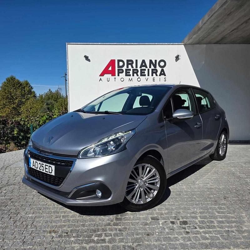 Cinza Usado 2019 Peugeot 208 Signature Sky Citadino | € 11.500 (Bom preço) - Imagem 1/4