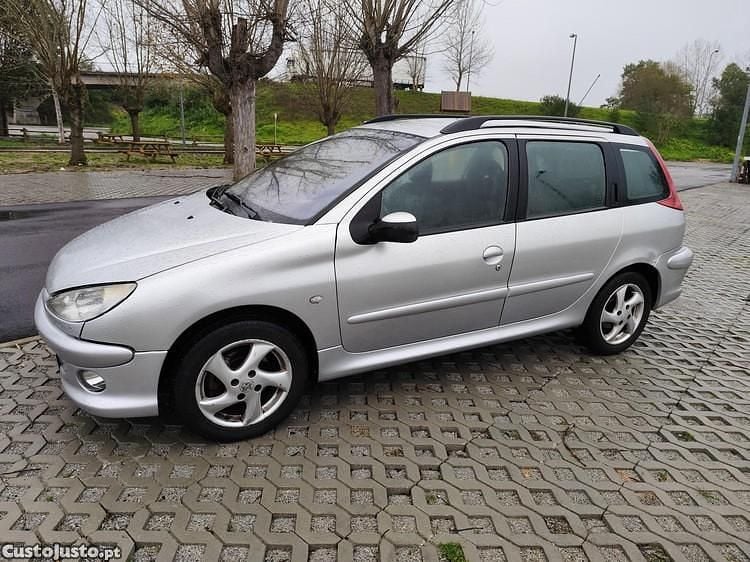 Usado Peugeot 206 90 HP (66 kW) 2004 Cinza Carrinha
