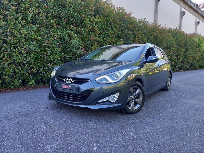 Cinzento (metalizado) Usado 2013 Hyundai i40 Comfort Carrinha | € 10.950 - Imagem 1/4