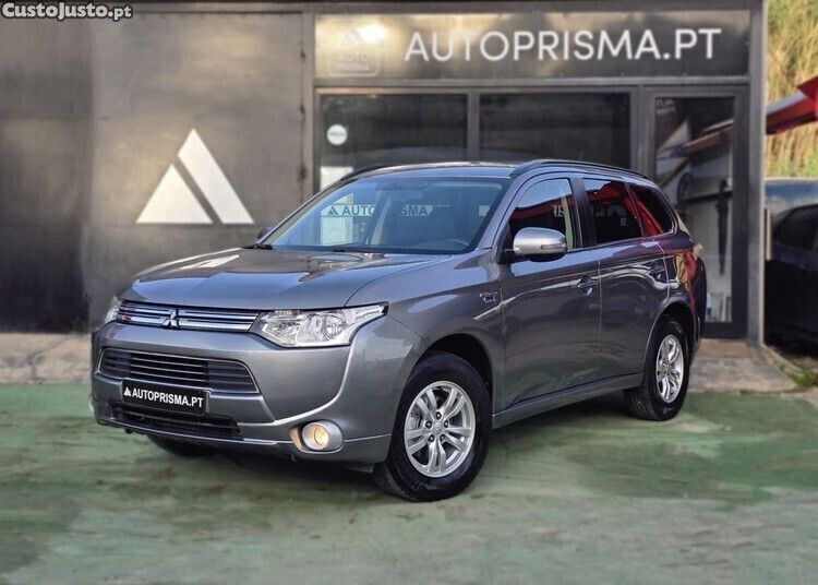 Cinza Usado 2014 Mitsubishi Outlander P-HEV Intense+ SUV | € 14.990 (Preço justo) - Imagem 1/1