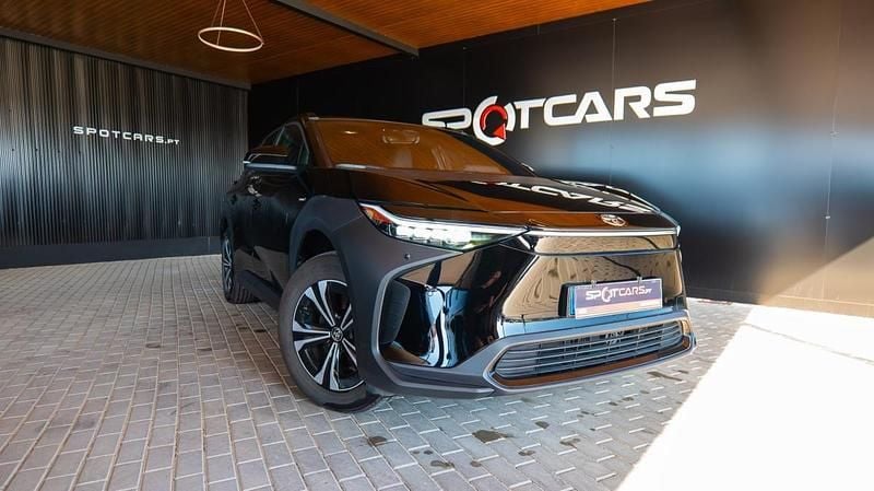 Preto Usado 2024 Toyota bZ4X SUV | € 35.990 - Imagem 1/4