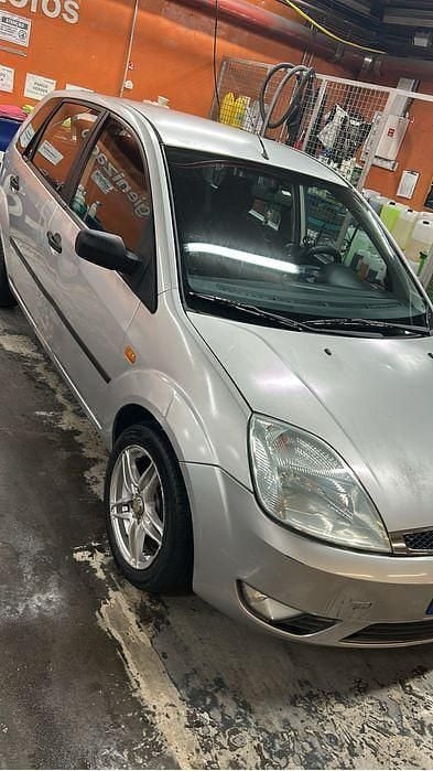 Usado 2005 Ford Fiesta Citadino | € 2.400 (Preço justo) - Imagem 1/4