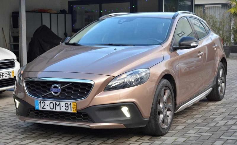 Usado Volvo V40 114 HP (83 kW) 2014 Preto Citadino