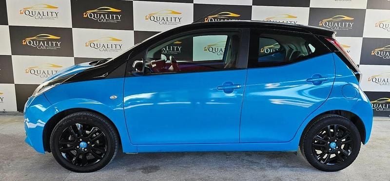 Usado Toyota Aygo X-cite 69 HP (50 kW) 2016 Azul Citadino
