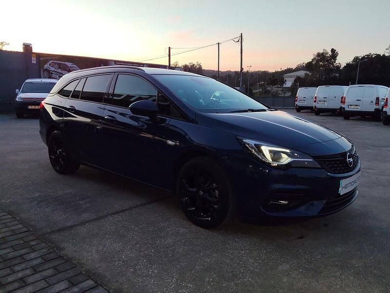 Usado Opel Astra Ultimate 122 HP (89 kW) 2019 Azul Carrinha