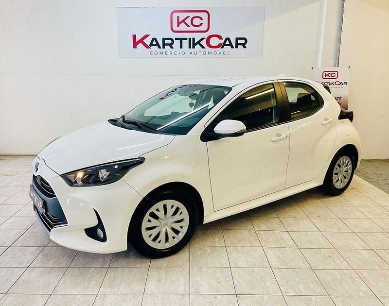Branco Usado 2022 Toyota Yaris Hybrid | € 19.999 (Bom preço) - Imagem 1/4