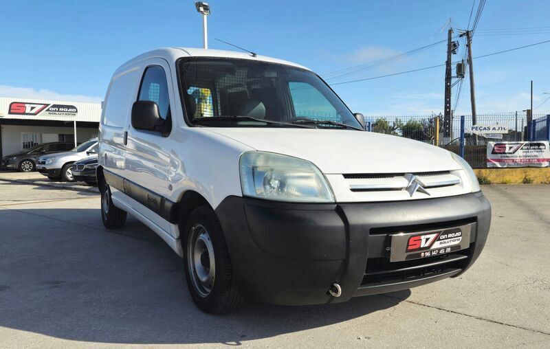 Branco Usado 2005 Citroën Berlingo Monovolume | € 3.500 - Imagem 1/4