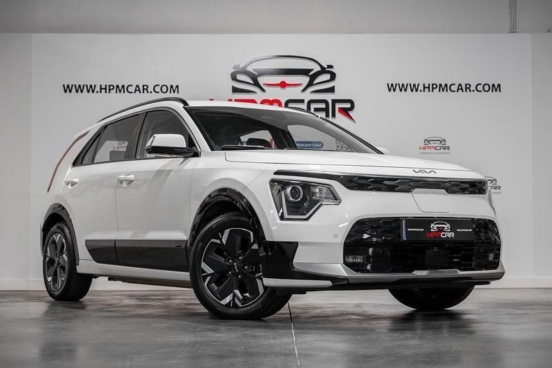 Branco Usado 2023 Kia e-Niro SUV | € 30.900 (Preço elevado) - Imagem 1/4