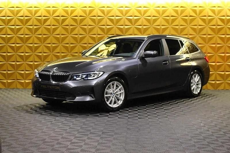 Cinzento Usado 2021 BMW 330 Sedan | € 25.700 (Preço justo) - Imagem 1/4